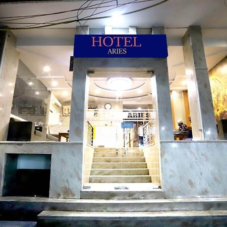 Hotel Aries ニューデリー エクステリア 写真