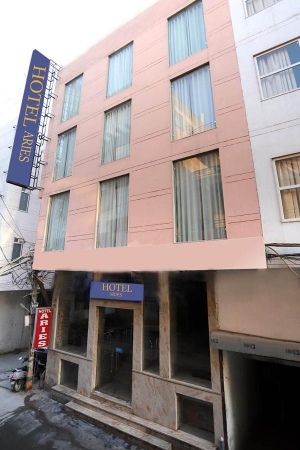 Hotel Aries ニューデリー エクステリア 写真